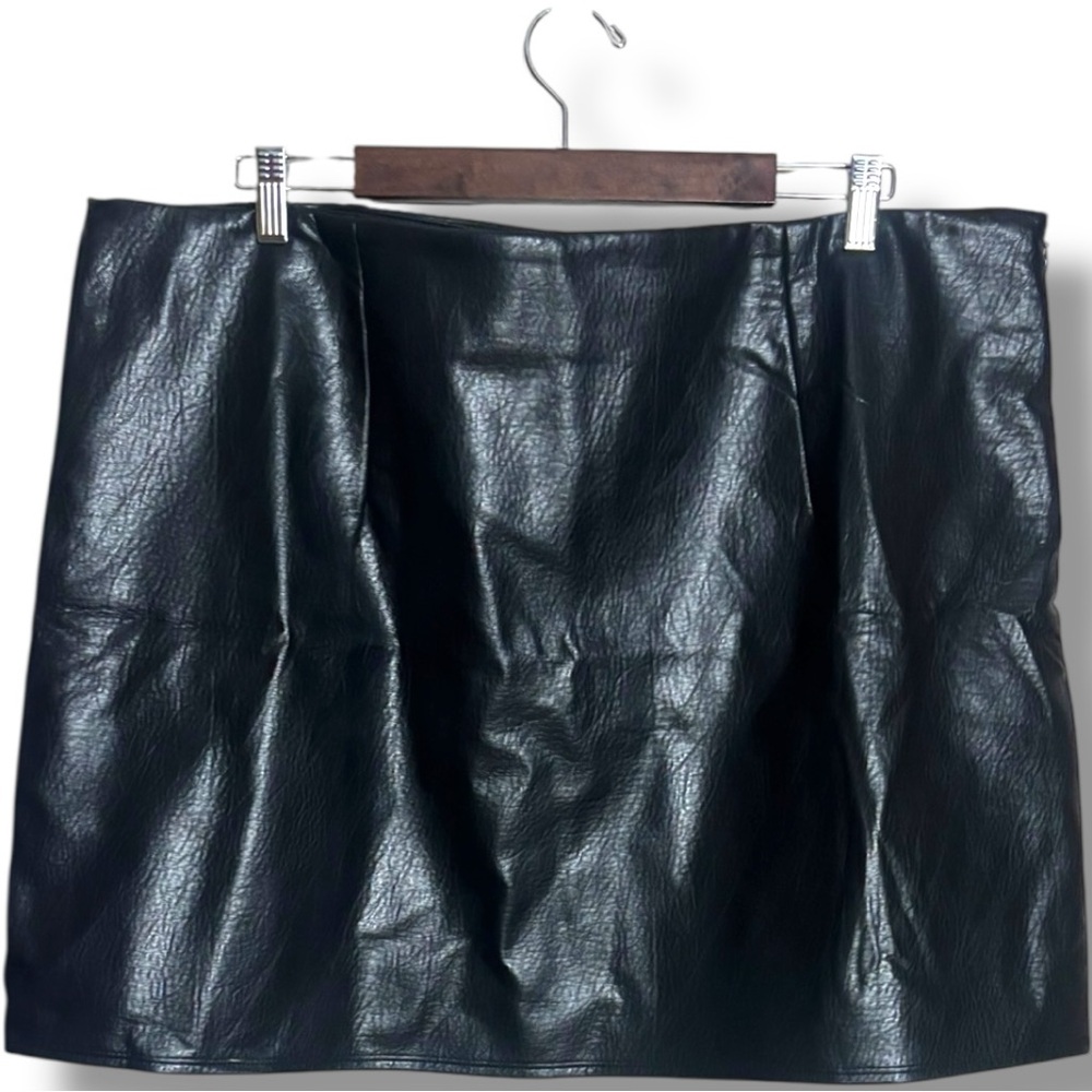 Old Navy NWT Black Faux Leather Mini A-Line Fit and Flare Skirt with Slit - Picture 12 of 16